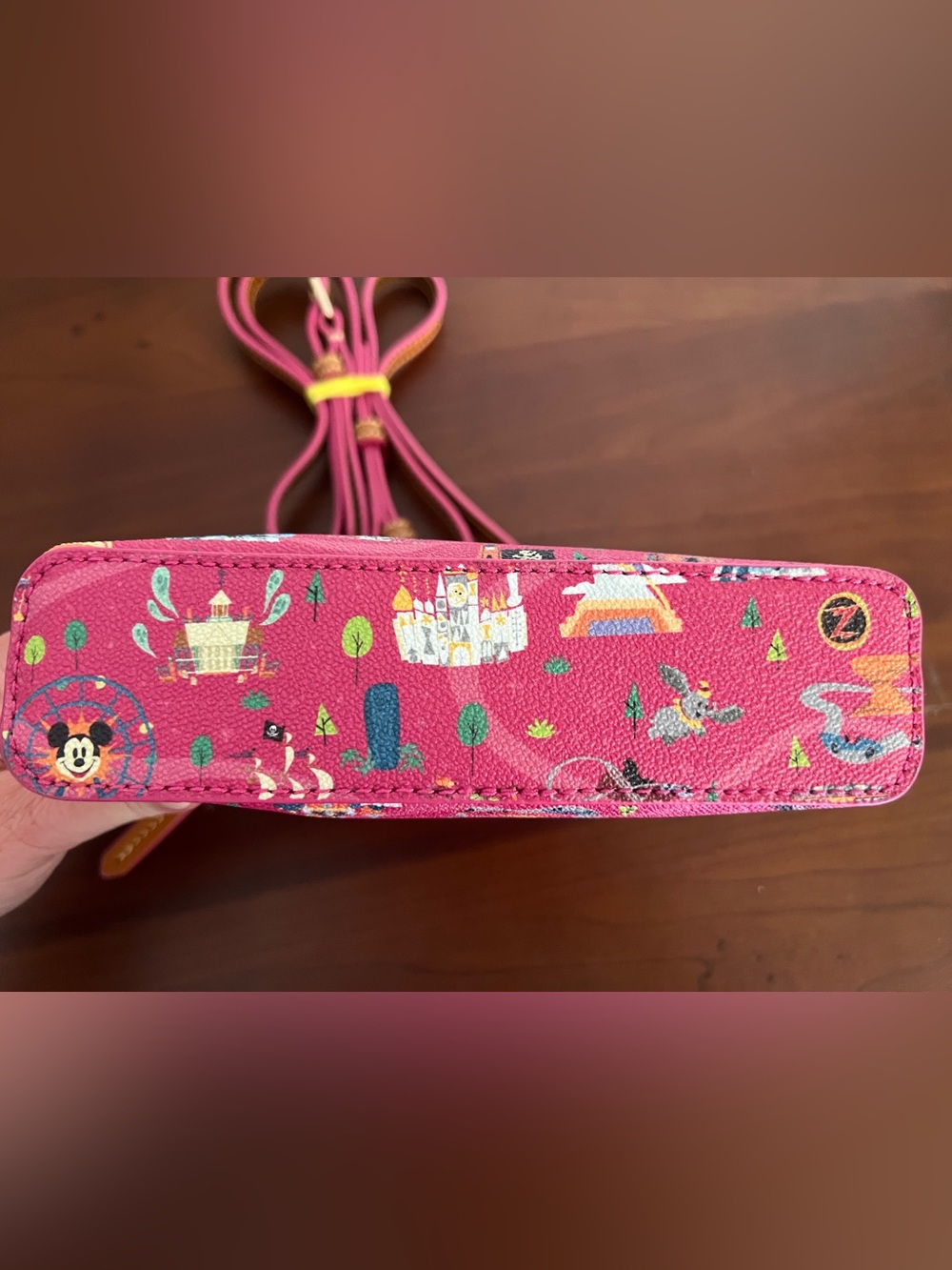 Dooney & Bourke 2020 Disney “Park Life” Leather Crossbody Bag - Picture 4 of 7